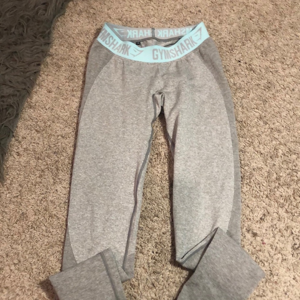 Gym shark leggings!